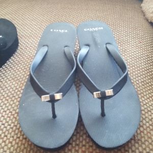 Coach Flip flops size 9